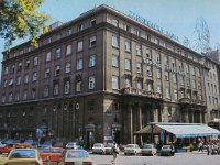 Trg Republike (današnji Trg bana Jelačića) oko 1980. godine, ugao sa Cesarčevom.jpg